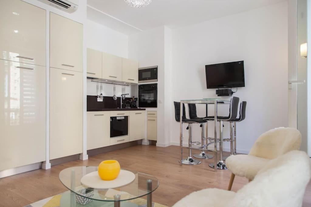 #28 1 Bdr Flat Ac Balcony Hper Central 10Mins To Beach & Old Town Nice Ngoại thất bức ảnh